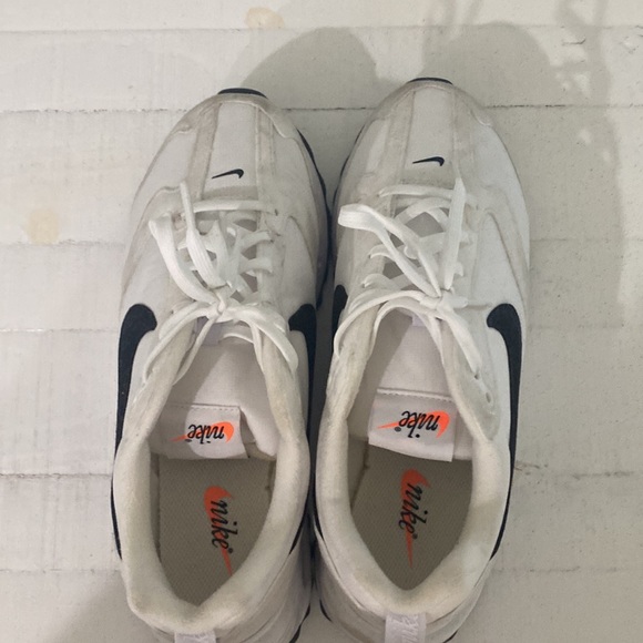 White Nike sneakers - Picture 3 of 4